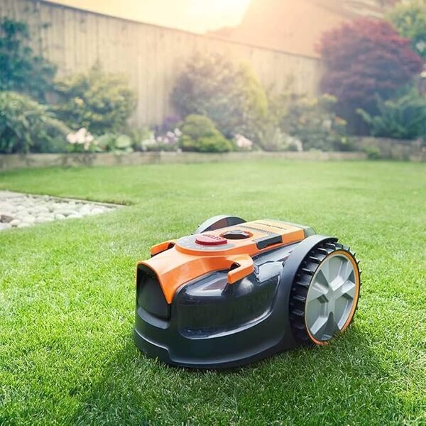 Lawnmaster Tondeuses Robot OcuMow™ sans câble périmétrique, Coupe 150 m² de Gazon avec Une Batterie complètement chargée, Evitement d’Obstacles, Faible Bruit