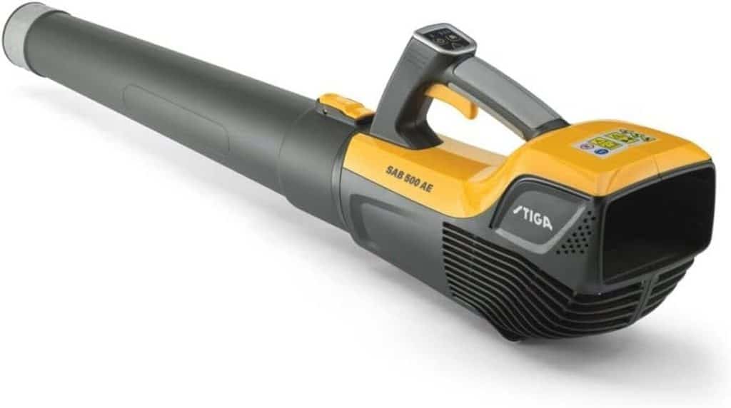 Test du souffleur à batterie Stiga SAB 500 AE : puissance et polyvalence