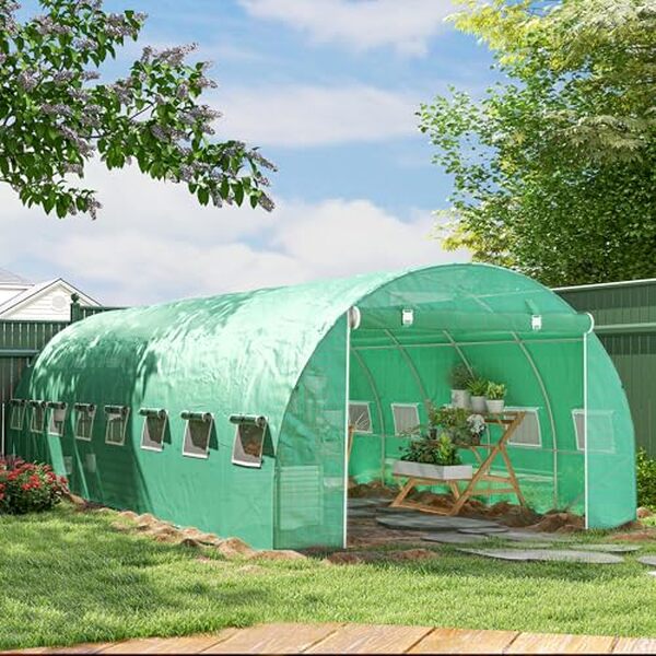 Découvrez l'efficacité et la durabilité de la serre tunnel Outsunny 24m² à travers un test complet pour améliorer votre jardinage