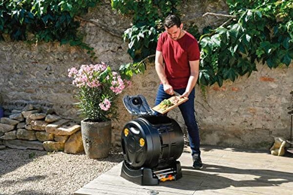 Découvrez notre test complet du Hozelock Easymix : un composteur rotatif de 100L. Efficace et rapide, il facilite le compostage domestique pour un jardinage écologique et performant.